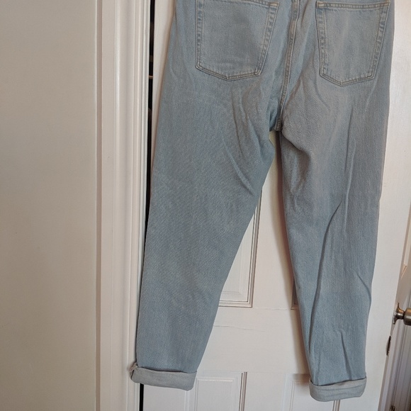 ✨👖Top Shop light Wash mom jeans👖✨ - Picture 4 of 7